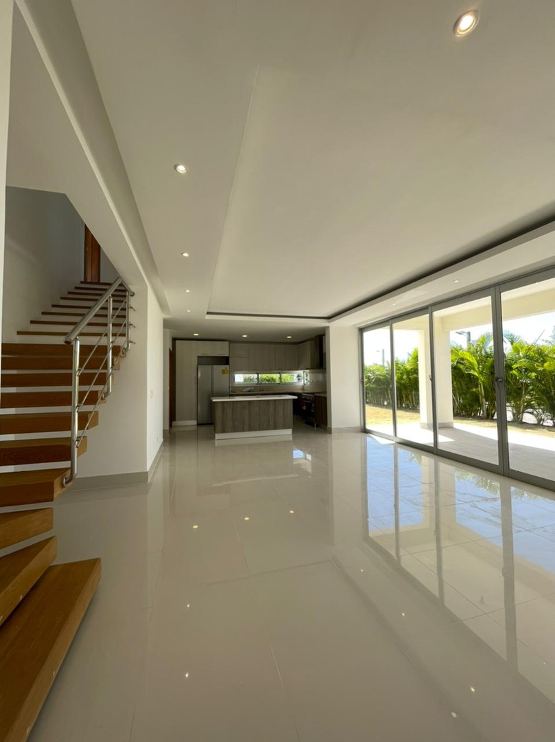 casas vacacionales y villas - Hermosa y Amplia villa ubicada en el corazon de Punta Cana 2