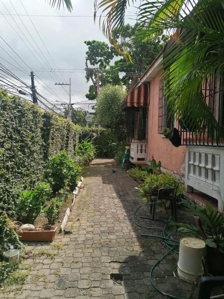 casas - Venta de Casa en Gazcue 0
