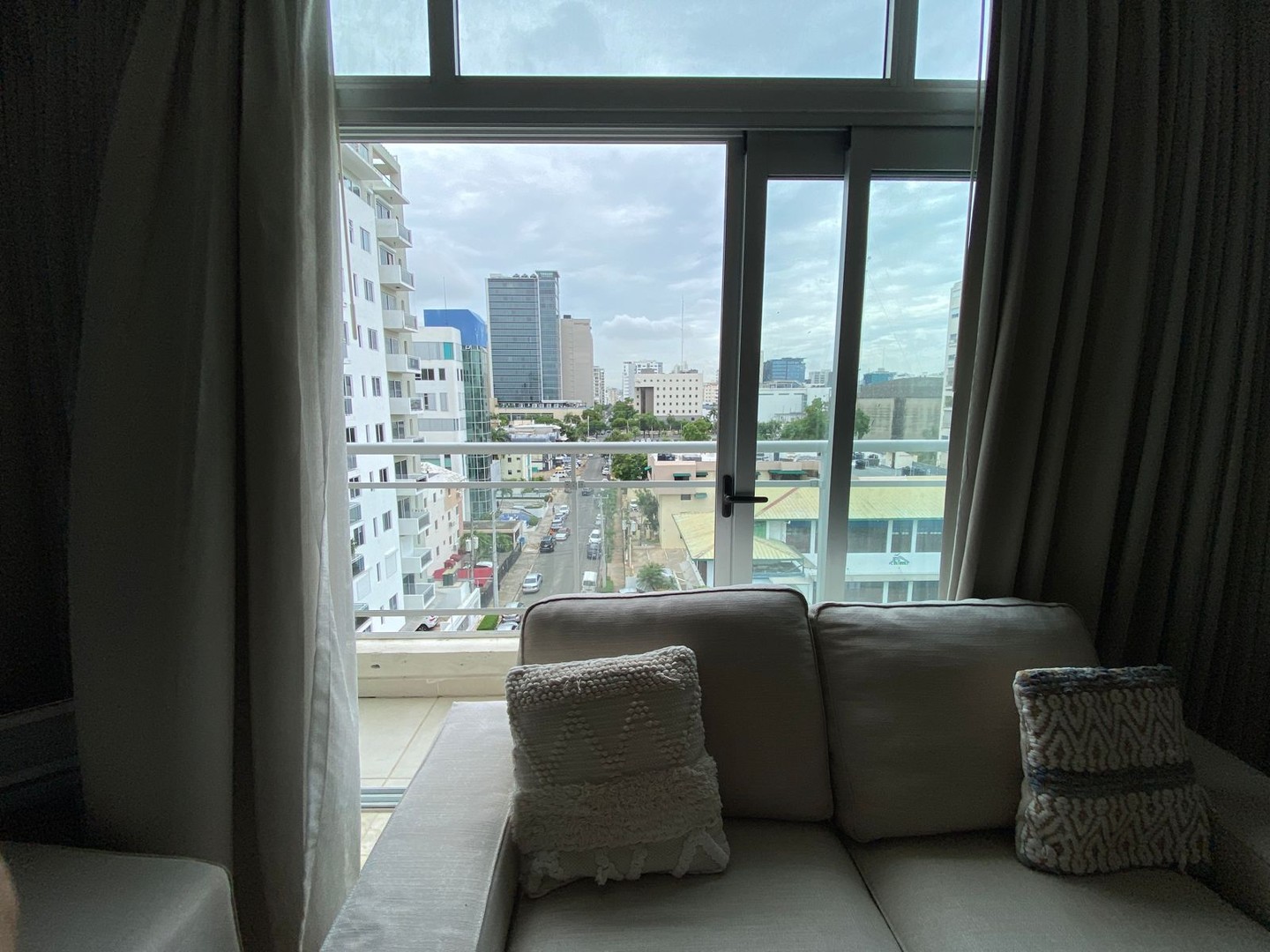 apartamentos - Amplio apartamento completamente amueblado a 1 esquina de la Churchill 3