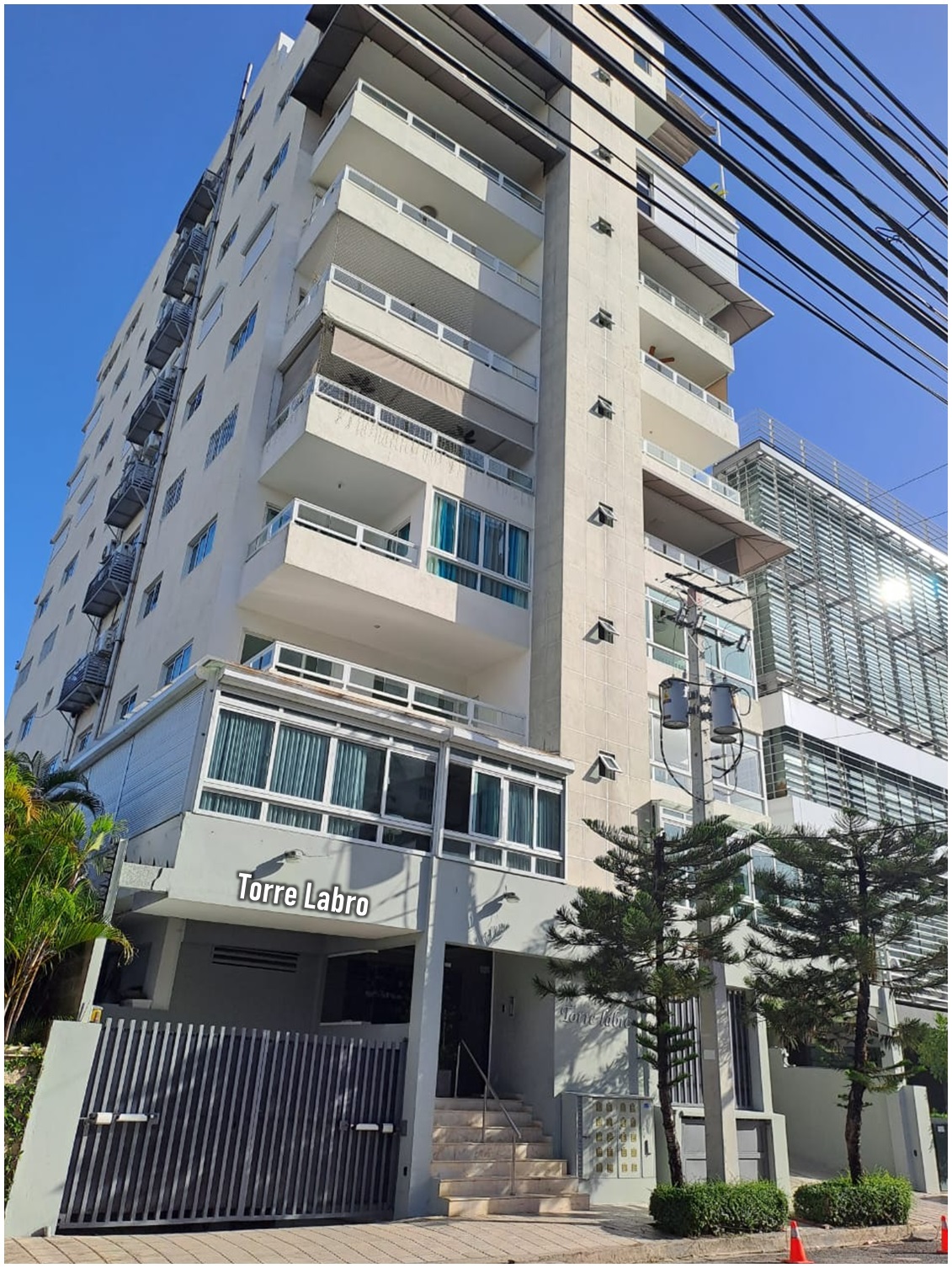 apartamentos - Apto en El Vergel, Torre Labro 180 Mts2, 3 HABS, 3er. Nivel, con sus comodidades 1