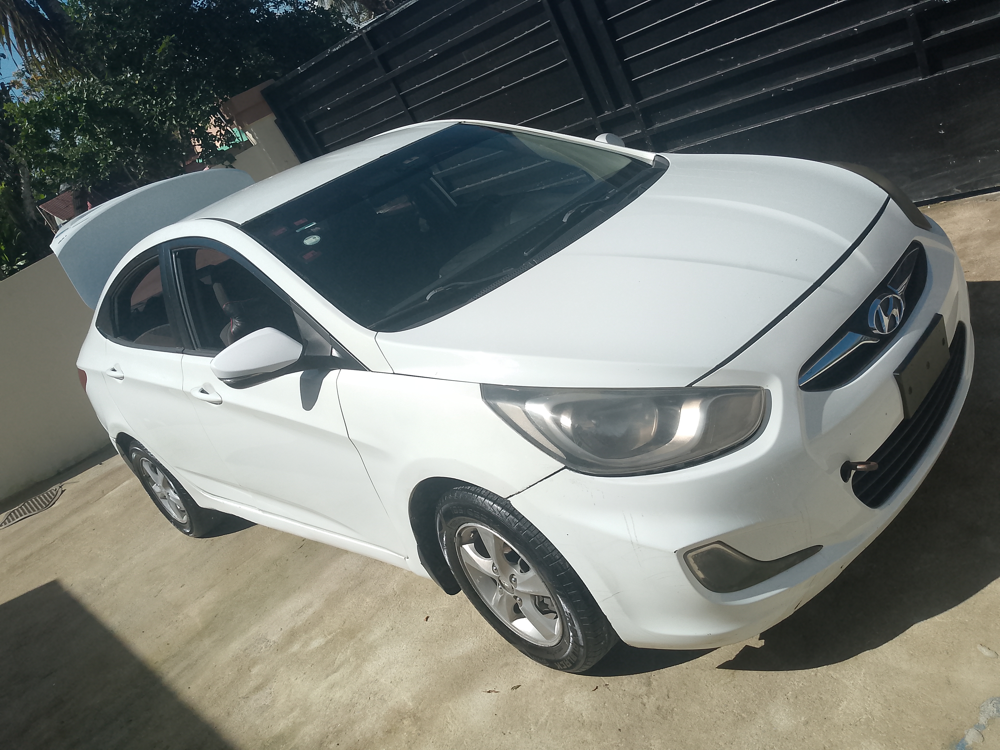 carros - Hyundai Accent 2011 de la magna motors, motor dohc 0