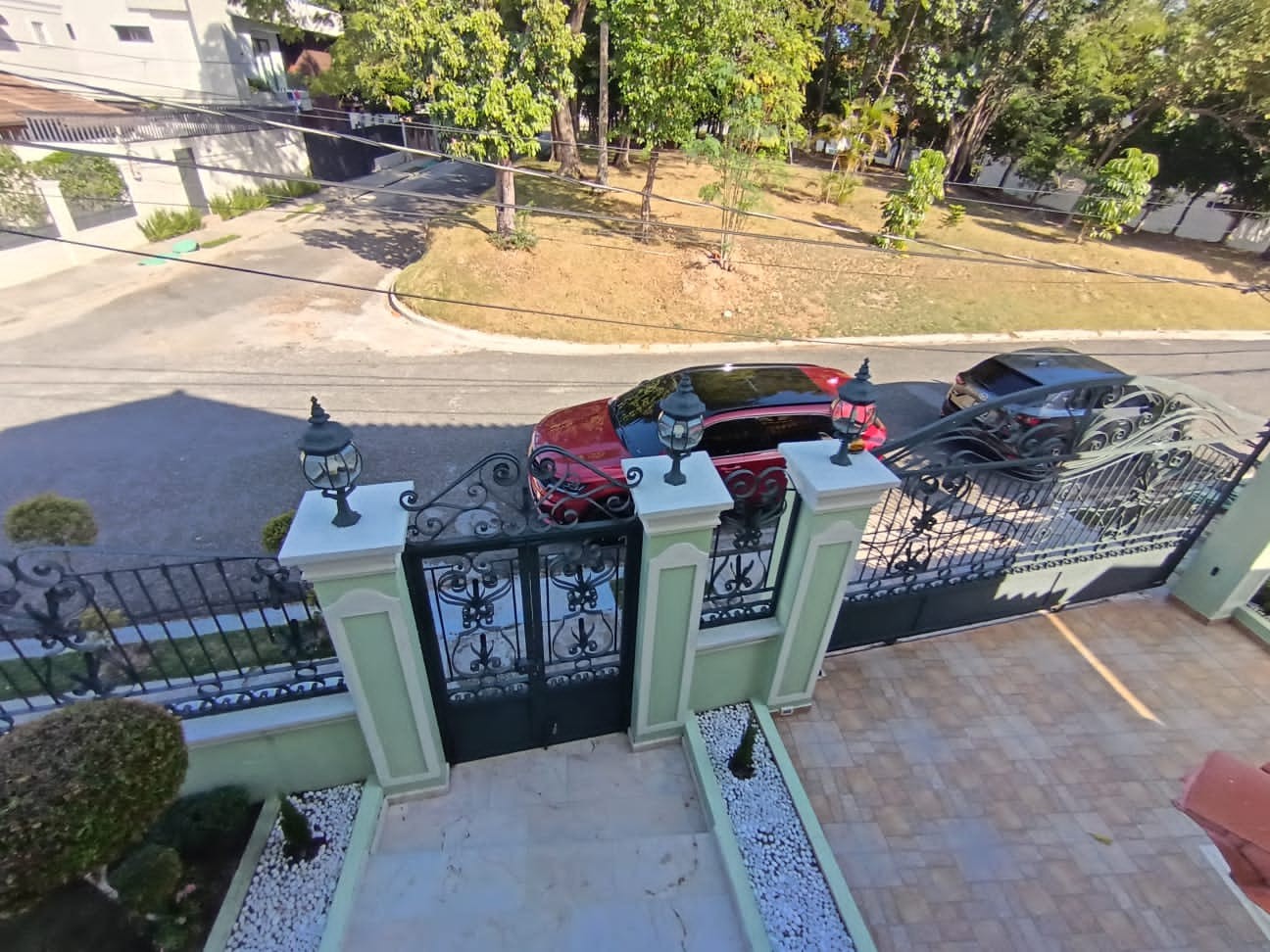casas - Se vende de oportunidad Casa de 2niveles Cerros de Arroyo Hond.480mt2 435,000usd 8