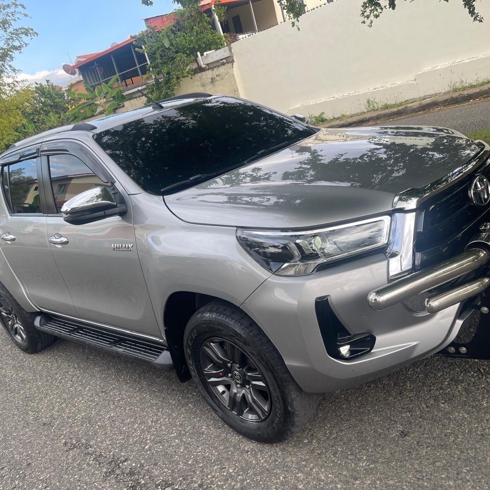 jeepetas y camionetas - TOYOTA HILUX SRV 2023. ÚNICO DUEÑO 0