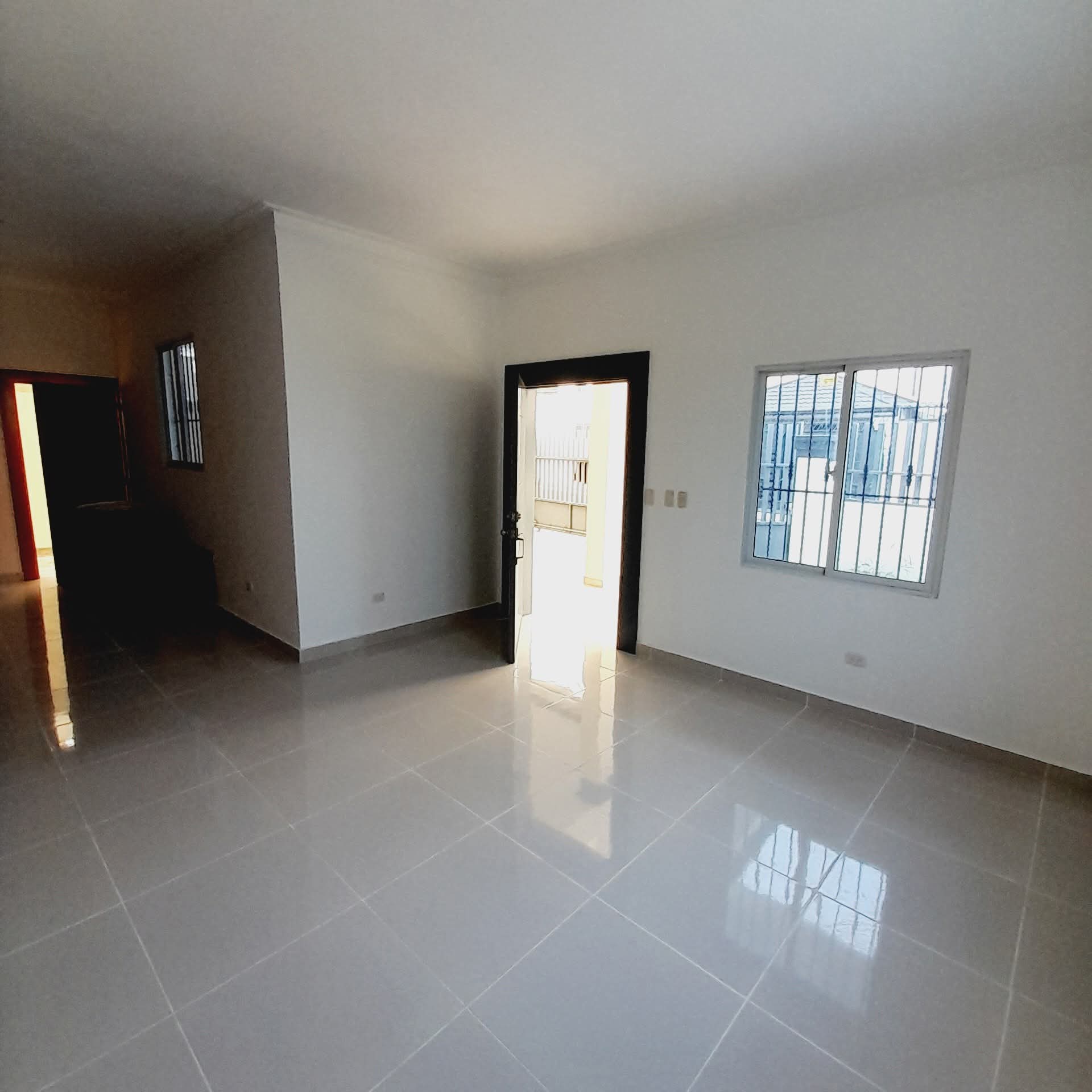 casas - VENDO CASA CON SERCO ELECTRICO, Y PORTON A CONTROL REMOTO TITULO Y DESLINDE 3