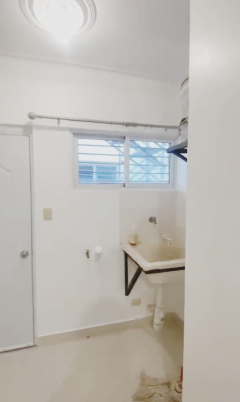 apartamentos - -De Oportunidad -Se Vende Apartamento en la Carretera Don Pedro (tercer nivel)  4
