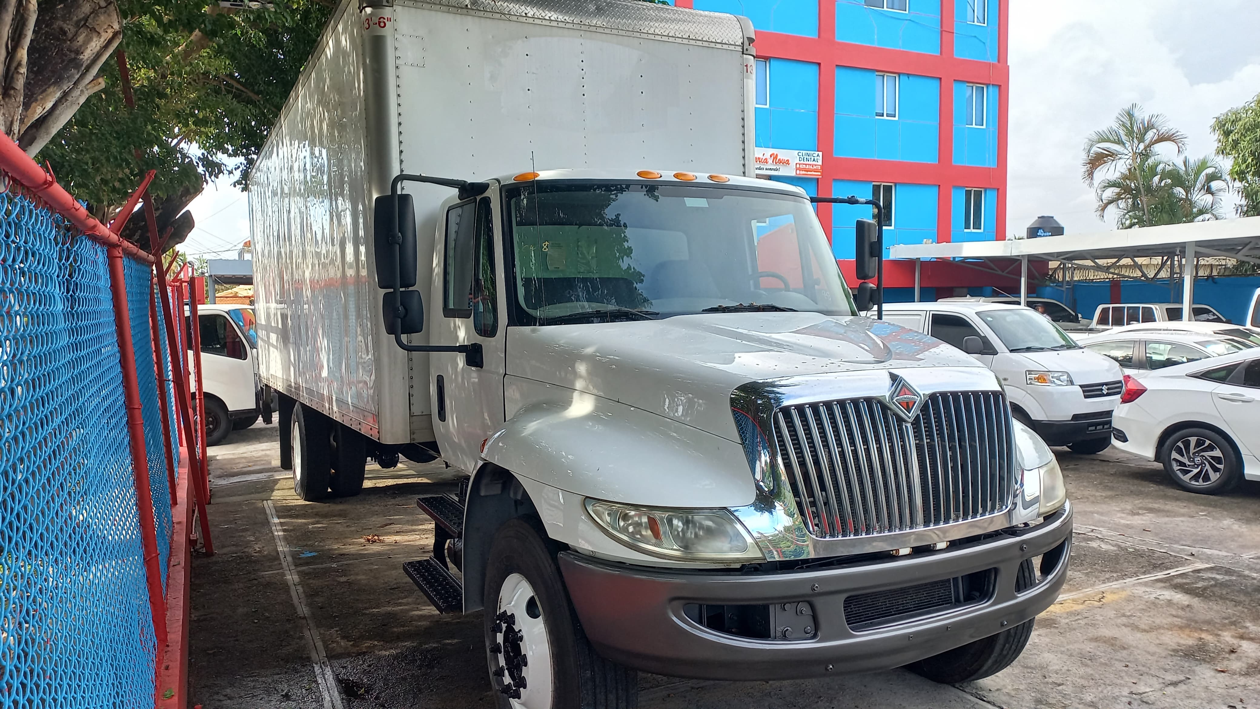 camiones y vehiculos pesados - International Durastar 4300 año 2018 Motor Cummins 6