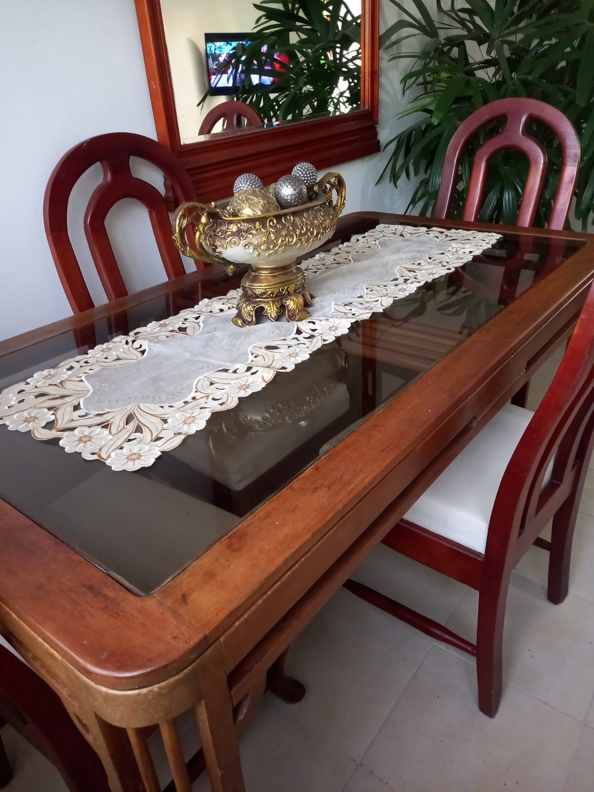 muebles y colchones - VENDO COMEDOR EN CAOBA CENTENARIA 5