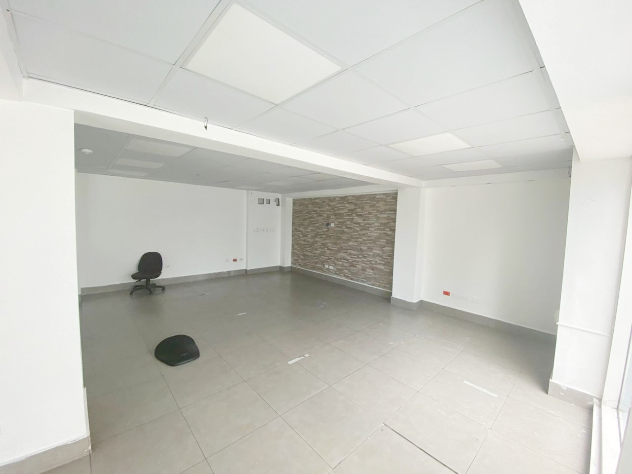 oficinas y locales comerciales - Local en el renacimiento  4