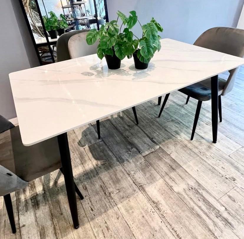 electrodomesticos - mesa de comedor de cuatro sillas no incluye la silla 1