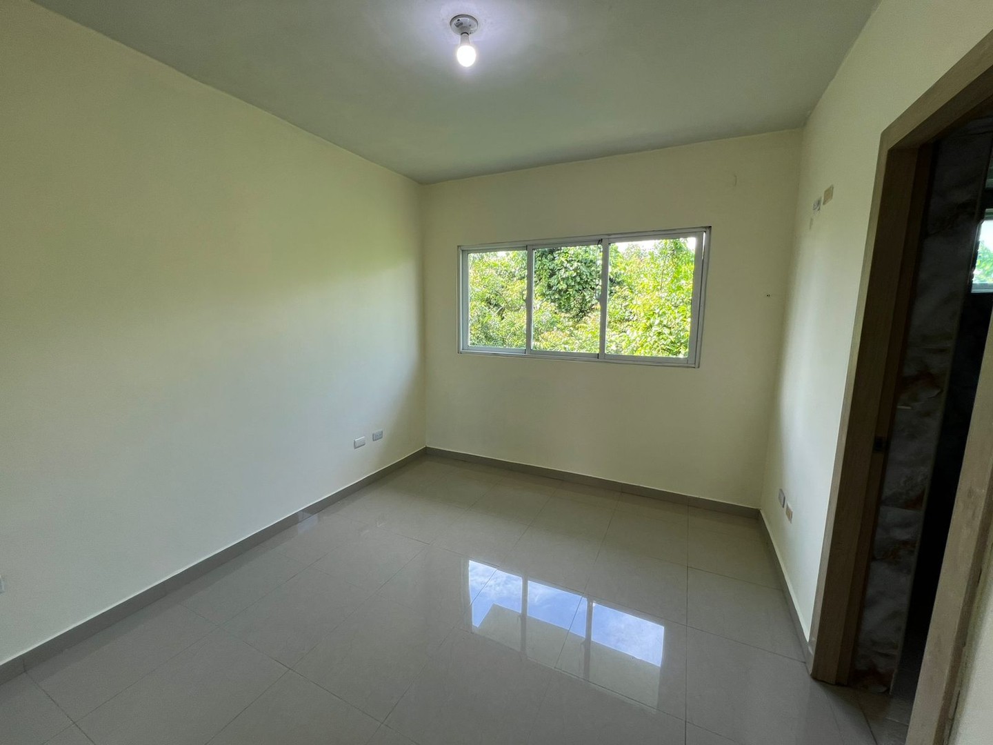 apartamentos - Se alquila apartamento  ubicado en Las Américas 1