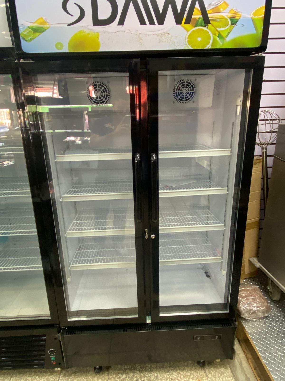 equipos profesionales - Daiwa, Exhibidor de 2 Puestas