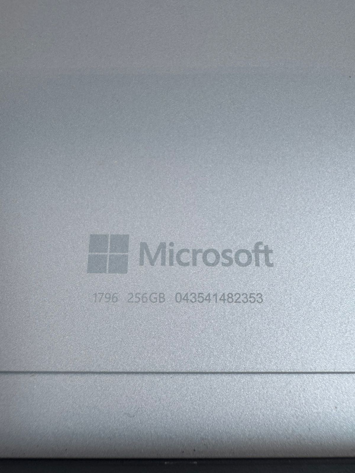 computadoras y laptops - Microsoft Surface Pro 5th Gen I5 8GB RAM 256 GB
