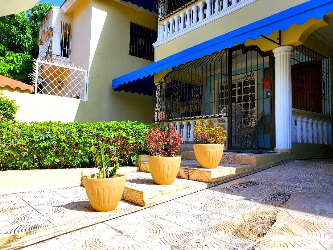 casas - Venta de casa en el mirador este de 450mts Santo Domingo  9