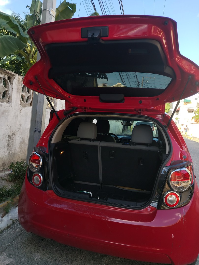 carros - Chevrolet sonic 2015 turbo , el precio es negociable  4