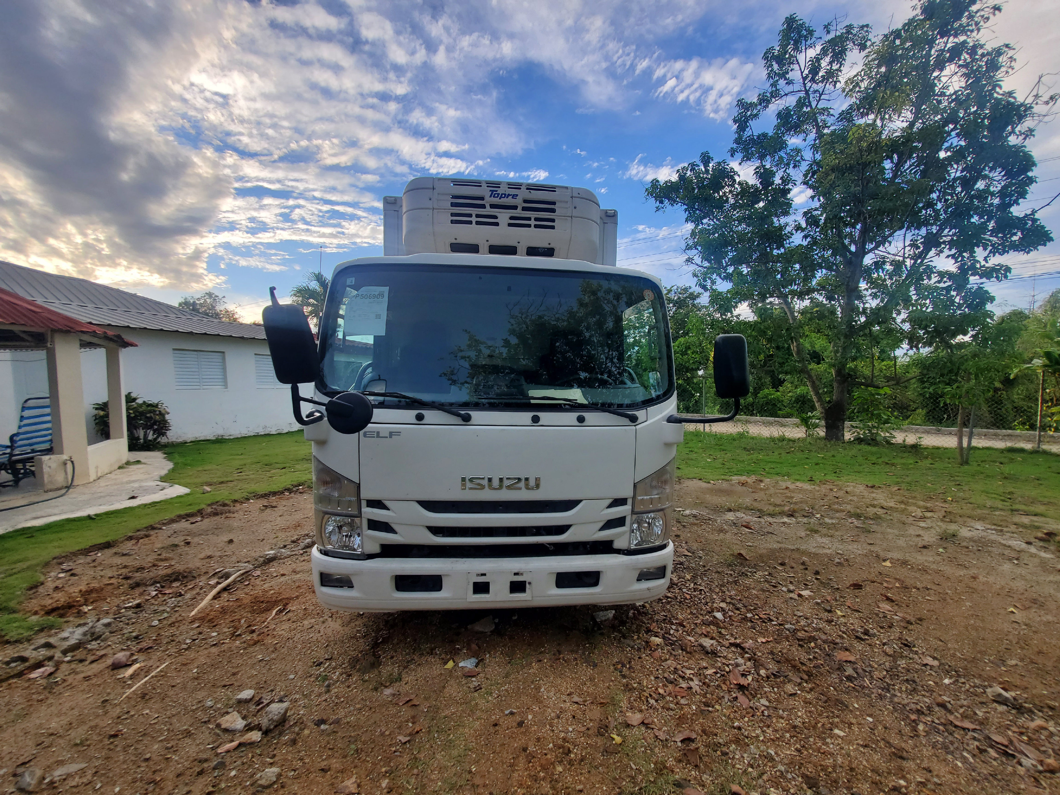 jeepetas y camionetas - Camión Isuzu ELF 2020 1