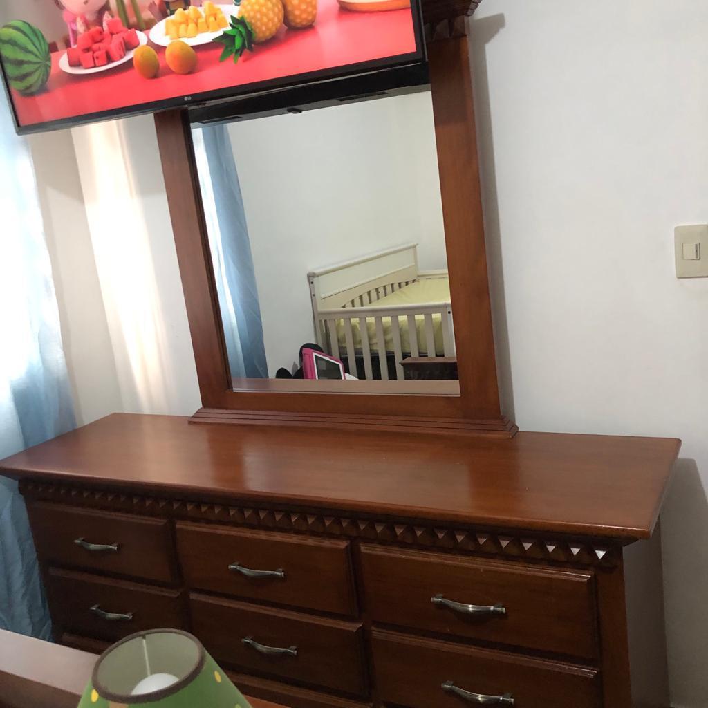 muebles y colchones - Juego de Habitación completo en Caoba. 55,000 negociable... 2