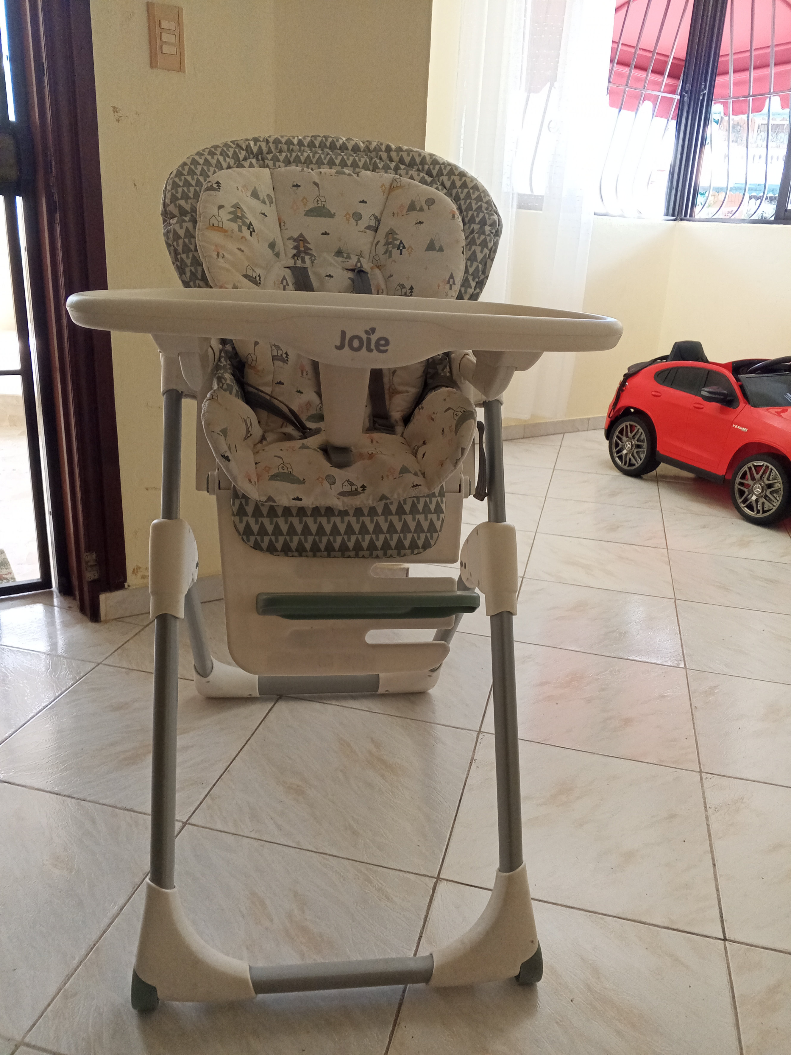 coches y sillas - silla de niños de comer, está como nueva, no se le dió uso 0