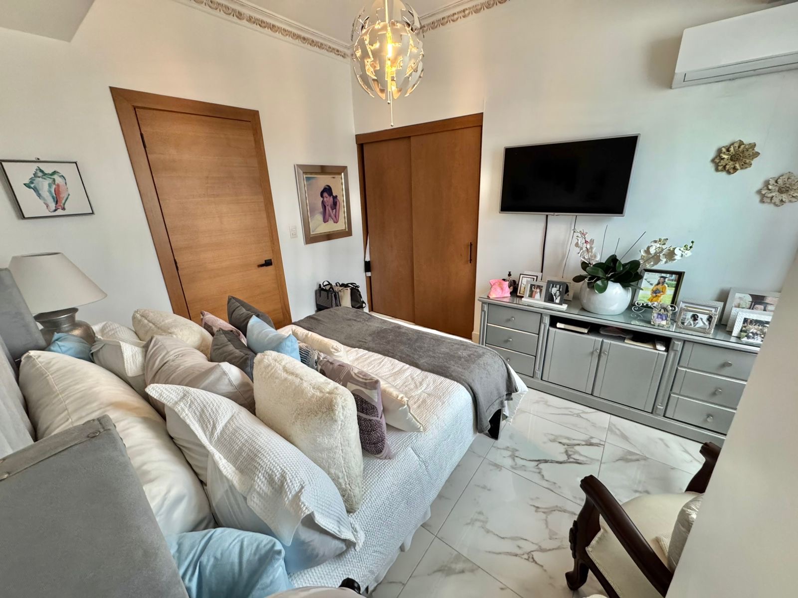 apartamentos - Apartamento en Venta
LOS CACICAZGOS
USD 420,000.00
Mantenimiento: RD$15,000 8