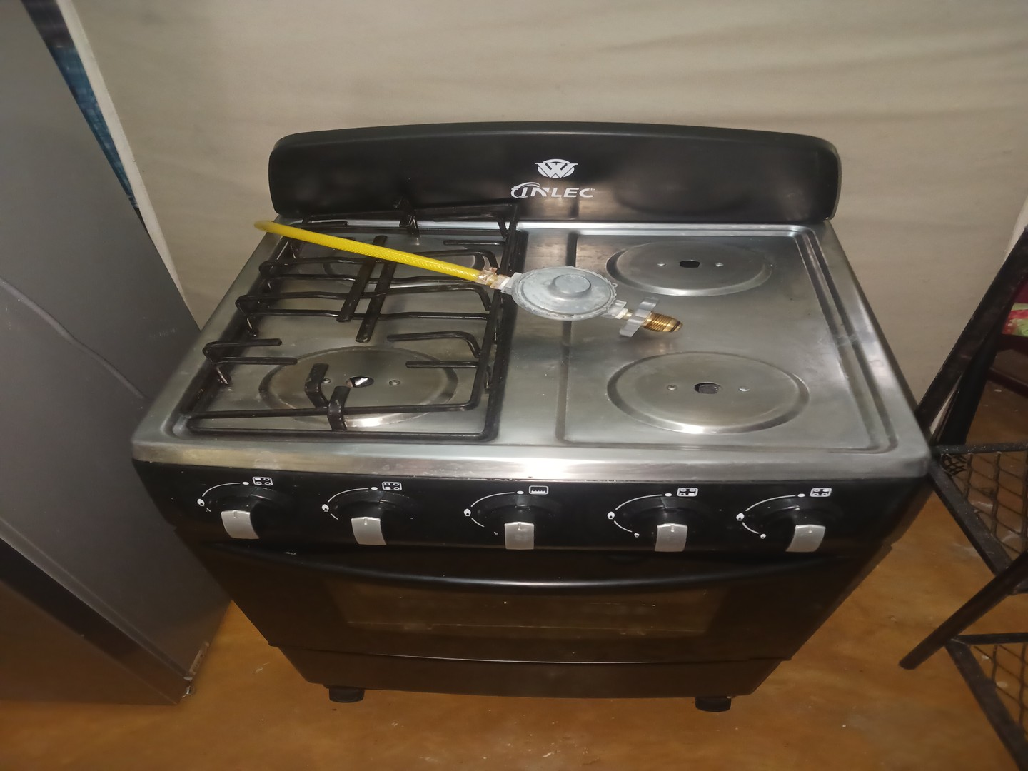 electrodomesticos - Se vende por motivo de viaje nevera y estufa junta o separada
