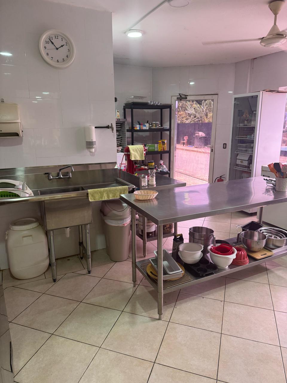 negocios en venta - SE TRASPASA REPOSTERIA BISTRO  4