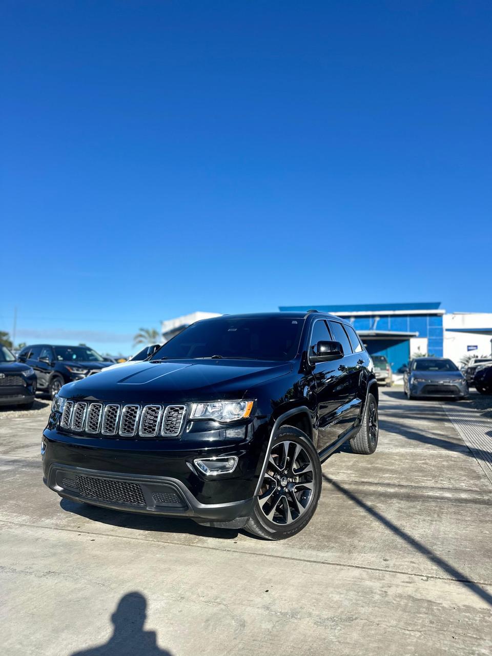 jeepetas y camionetas - Jeep Cherokee Laredo 2017