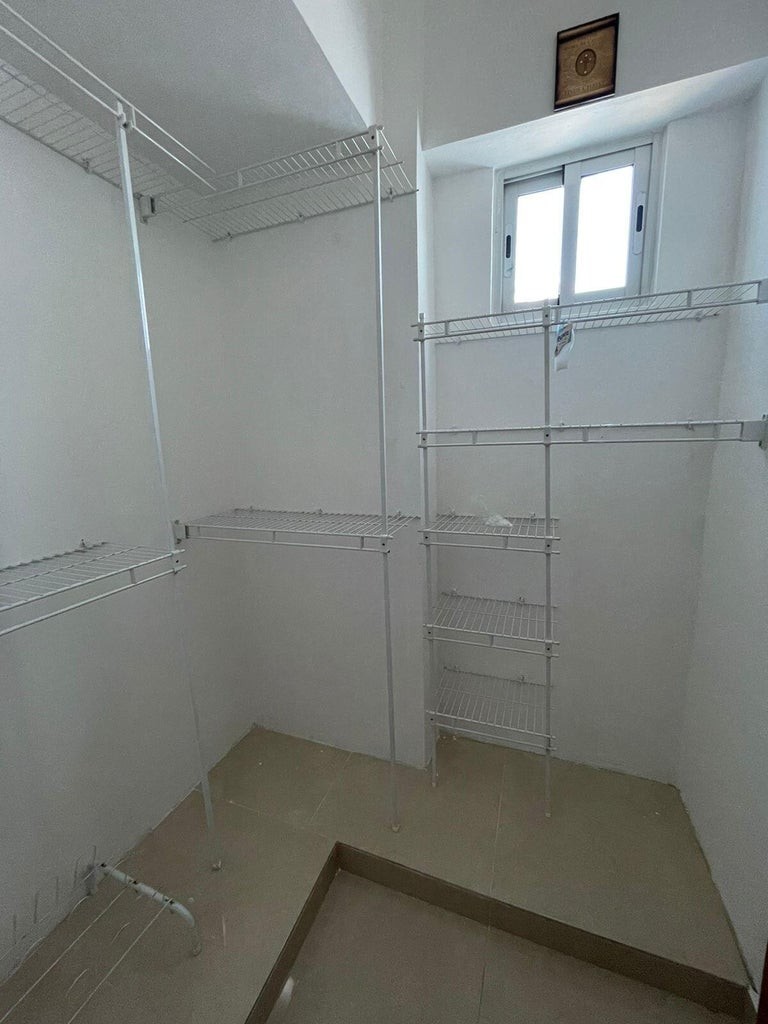 apartamentos - Apartamento en Alquiler Renacimiento de Tres Habitaciones 9