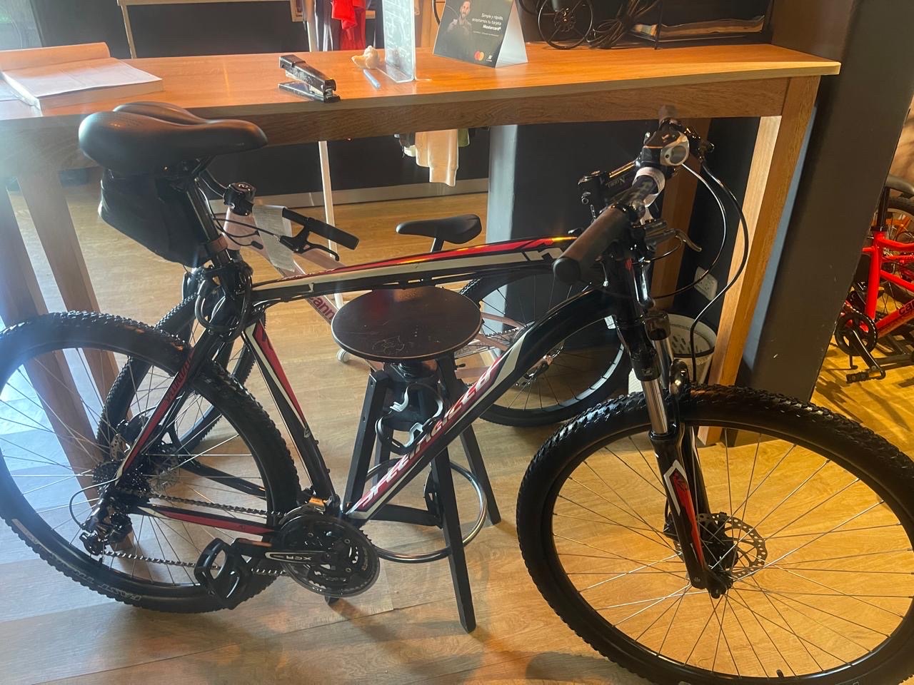 bicicletas y accesorios - MTB Specialized 
Frenos de disco
Schimano 
Excelentes condiciones