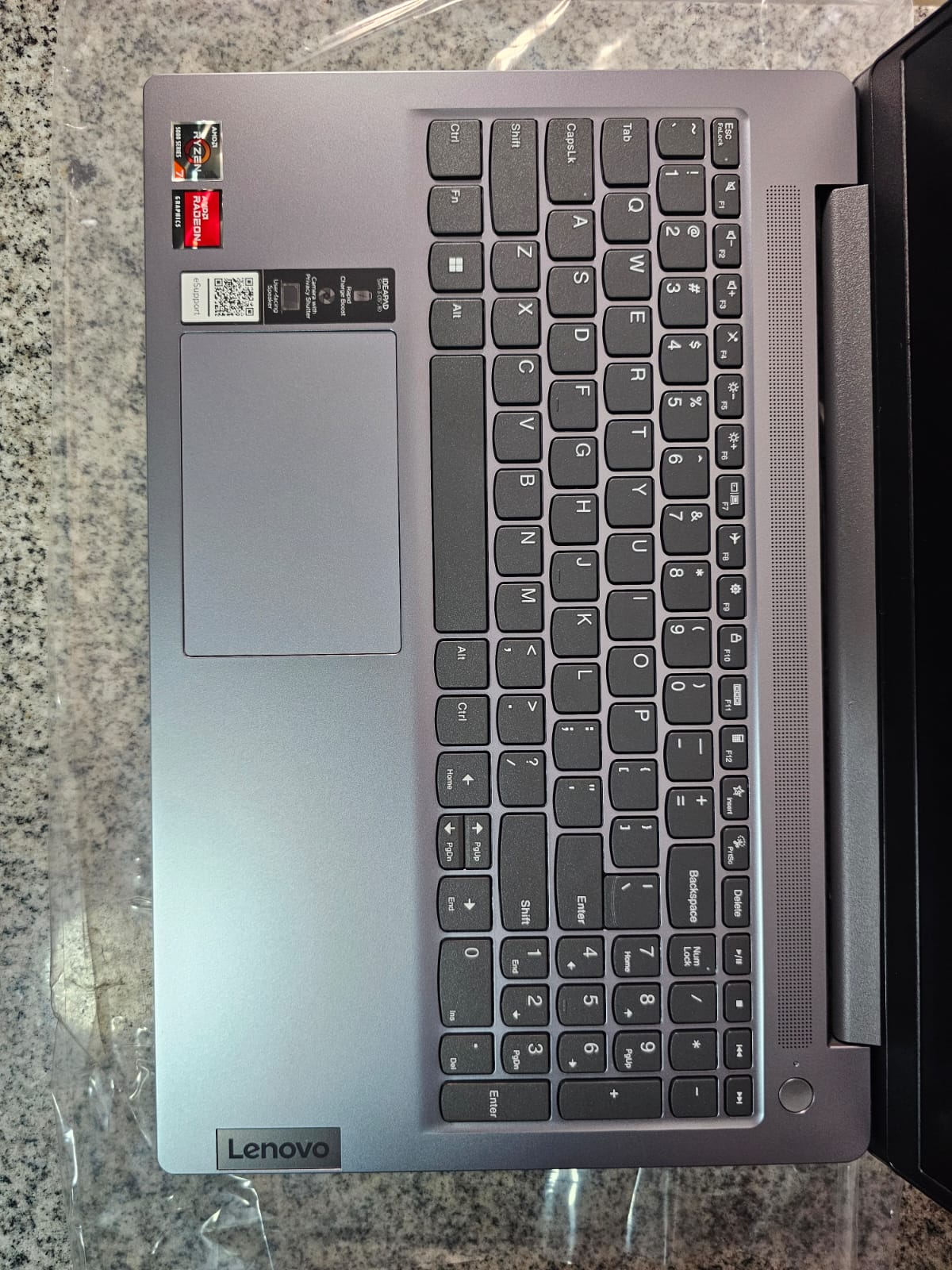 computadoras y laptops - LAPTOP LENOVO RYZEN 7 16GBRAM PANTALLA TOUCH NUEVO 4