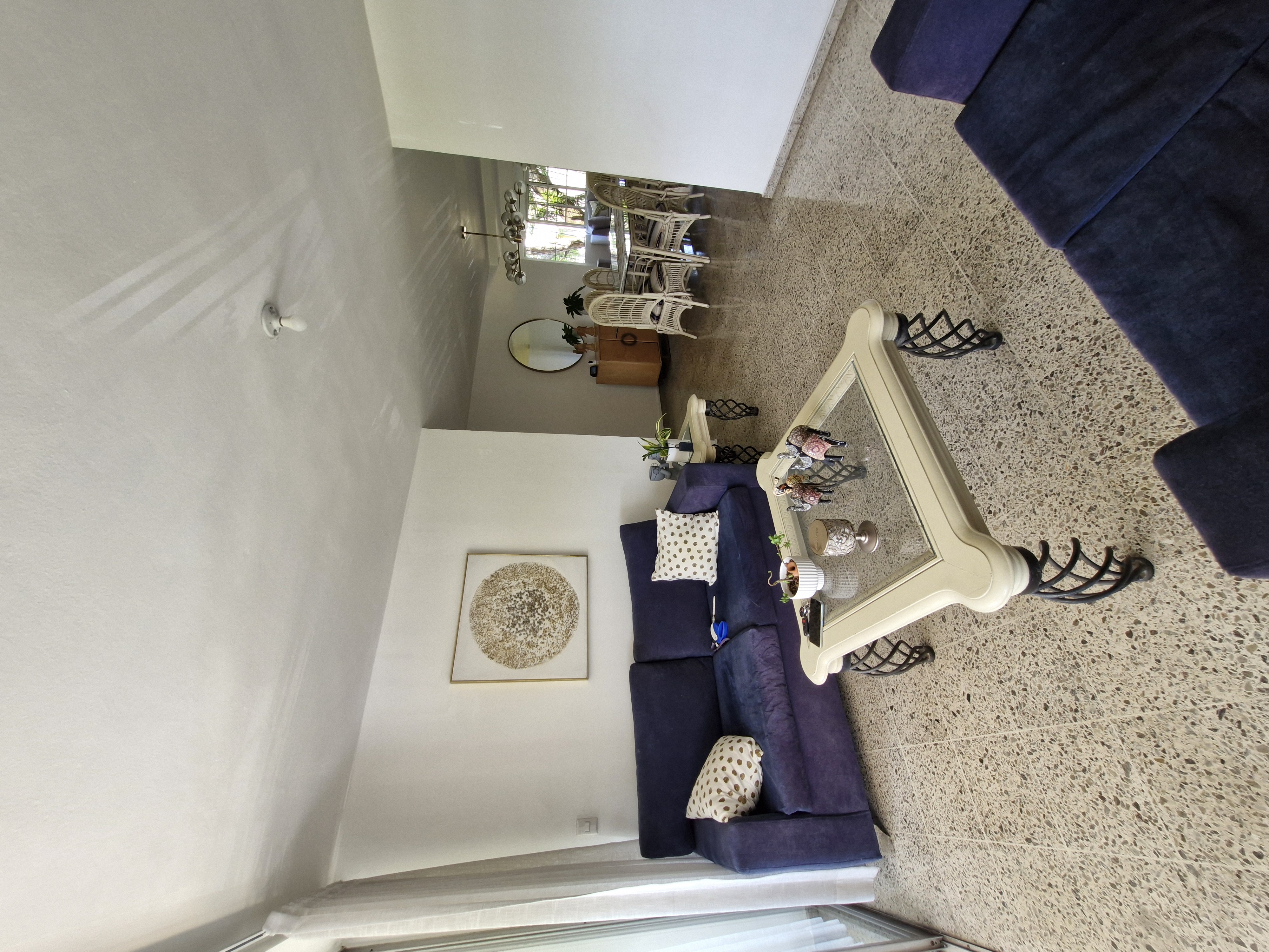 apartamentos - Segundo nivel con terraza en Gazcue 0