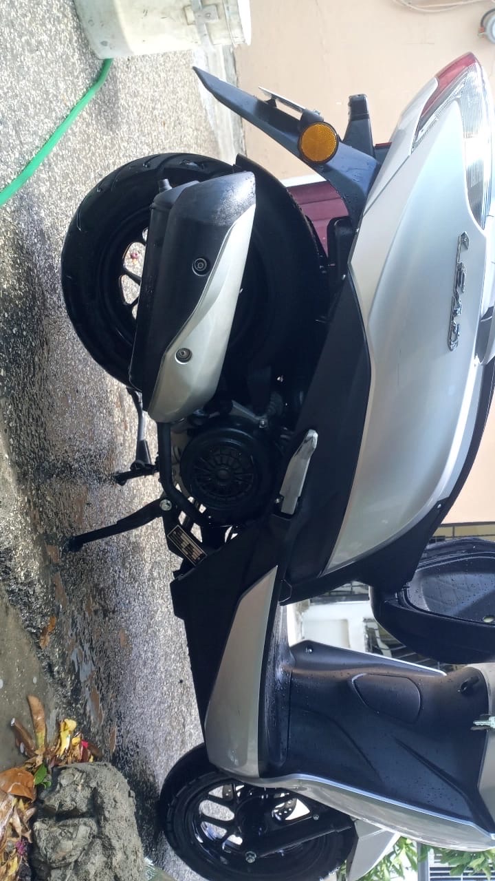 motores y pasolas - Motocicleta marca Motobison 2024 modelo Lead 150 Gris 8