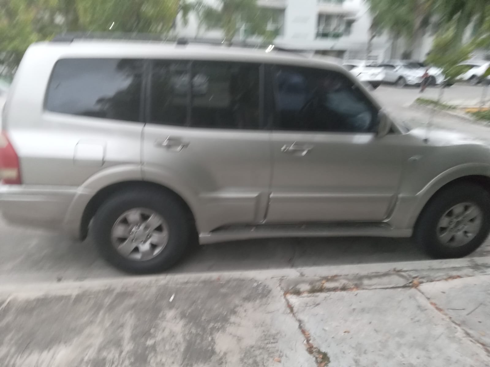 jeepetas y camionetas - Se vende hermosa Montero como nueva. 4