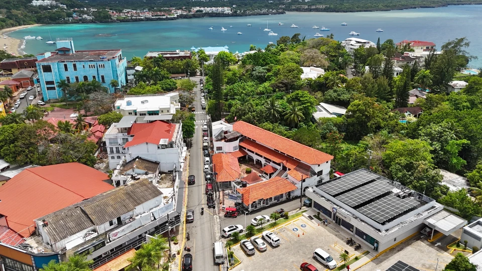 oficinas y locales comerciales - Local en venta en zona comercial activa de Sosúa  5