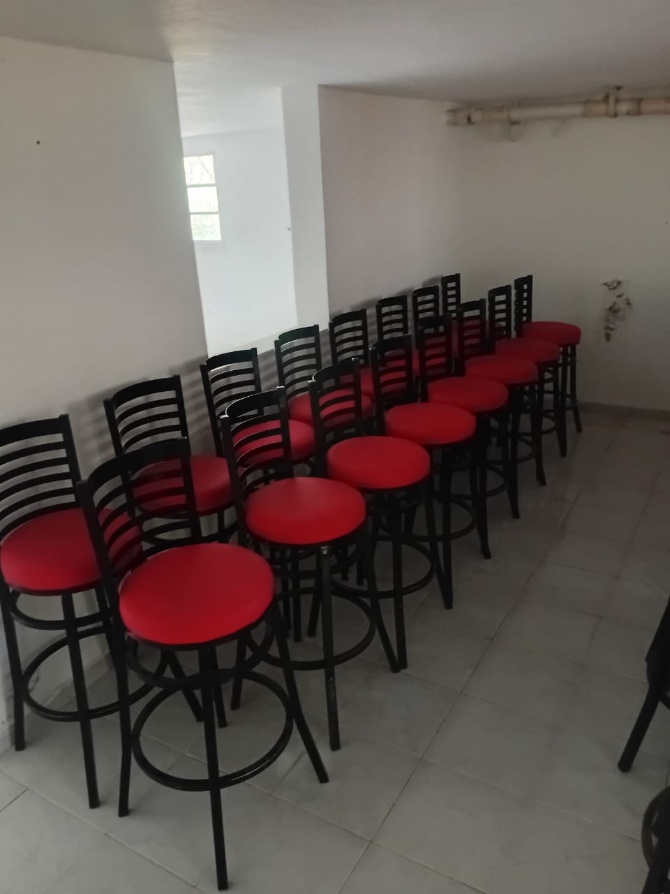 equipos profesionales - SILLAS Y MESAS TIPO BAR 1