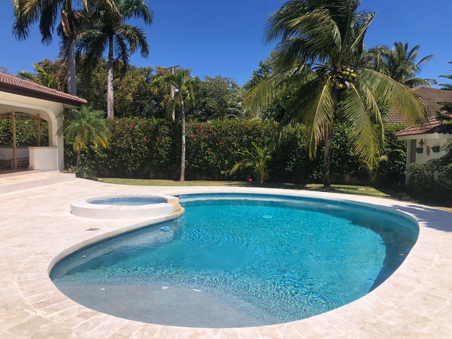 casas vacacionales y villas - En tercera linea de playa villa con muy buenos espacios  2