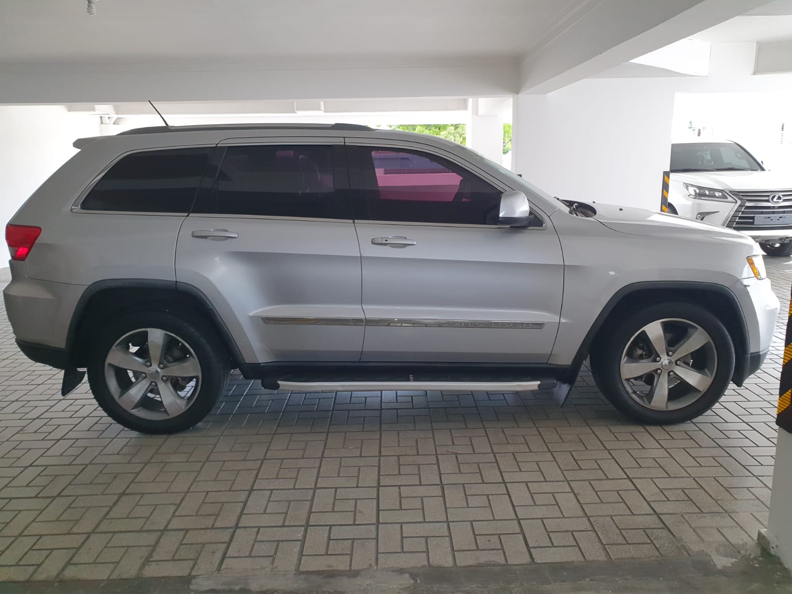 jeepetas y camionetas - venta de oportunidad Jeep laredo 4x4 2012. 4