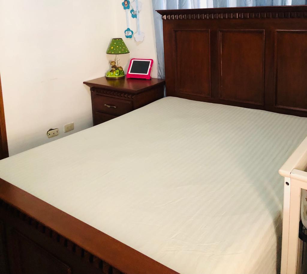 muebles y colchones - Juego de Habitación completo en Caoba. 55,000 negociable... 3