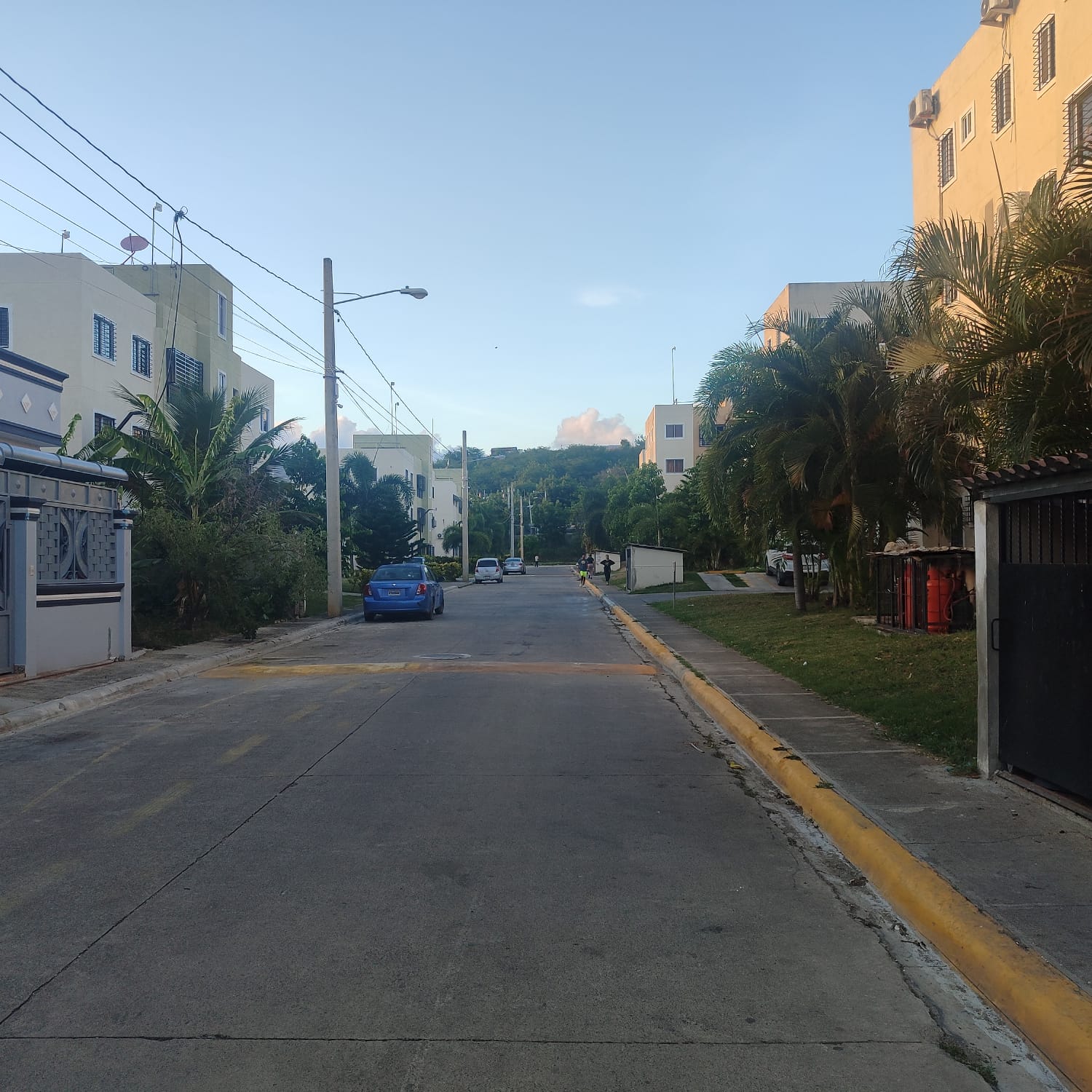 casas - CASA EN VENTA EN PRADOS DE LAS MONTAÑAS, SANTIAGO. 1