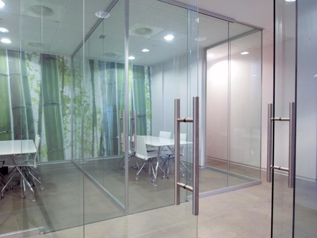 decoración y accesorios - Puerta de cristal flotante templada en República Dominicana 0