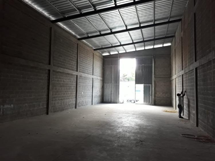 otros inmuebles - Nave Comercial de 430 mt2 en San Carlos Distrito  2