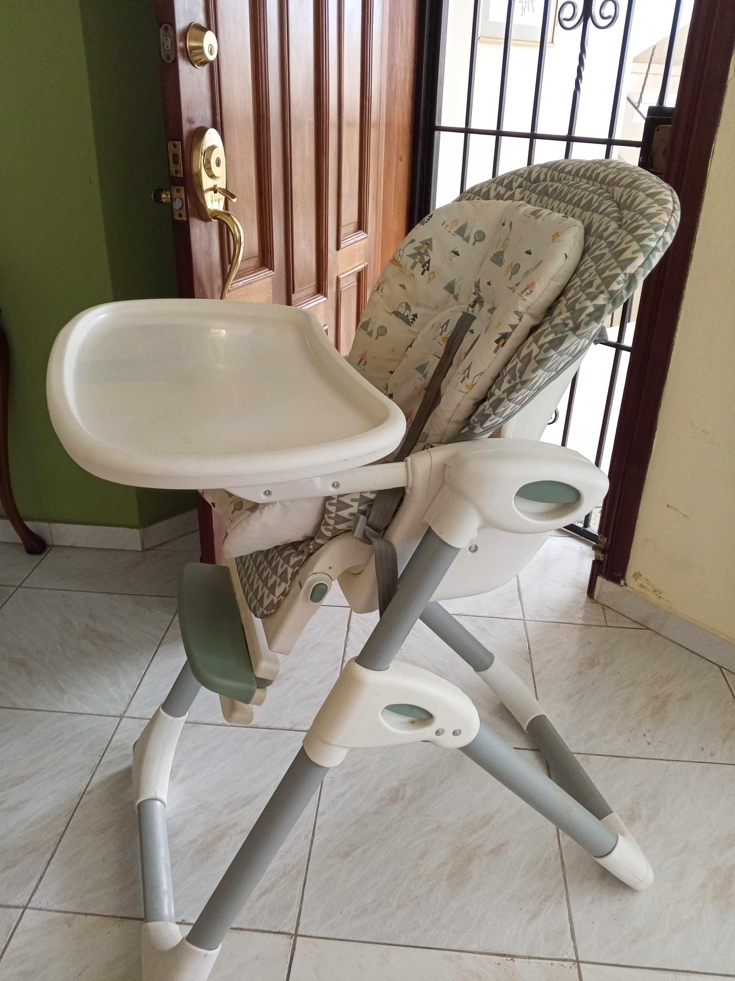 coches y sillas - silla de niños de comer, está como nueva, no se le dió uso 1