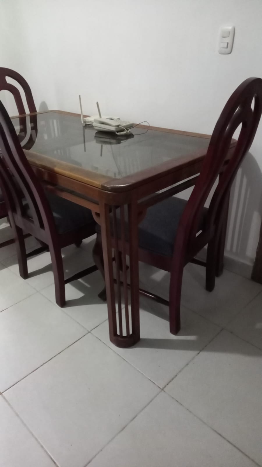 muebles y colchones - VENDO COMEDOR EN CAOBA CENTENARIA 3