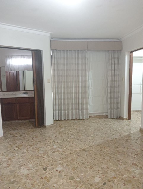 apartamentos - SIN INTERMEDIARIOS RENTO AMPLIO APARTAMENTO FAMILIAR EN PIANTINI. 7