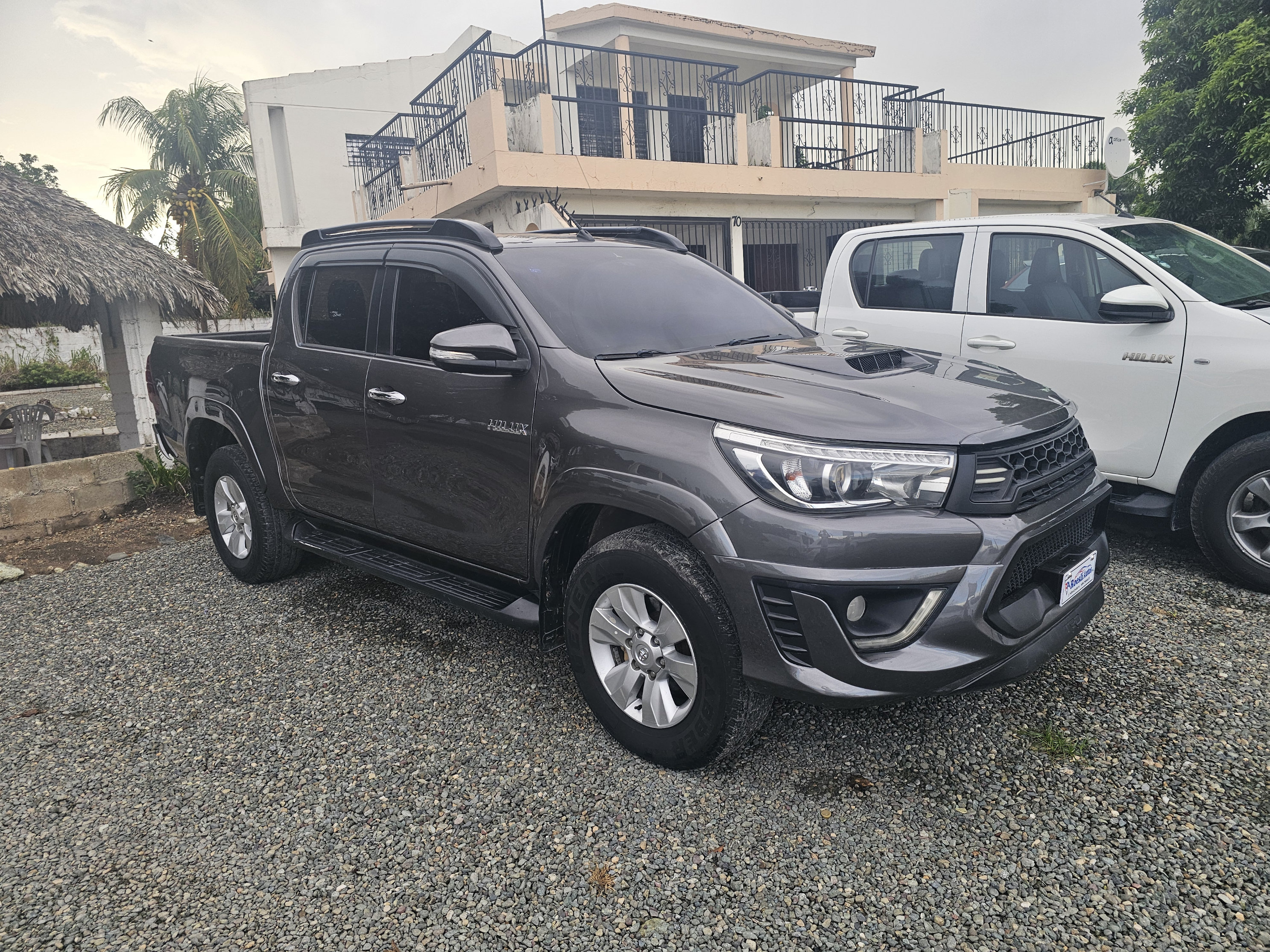 jeepetas y camionetas - Toyota hilux automática 0