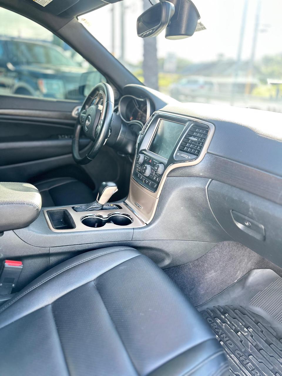 jeepetas y camionetas - Jeep Cherokee Laredo 2017 1