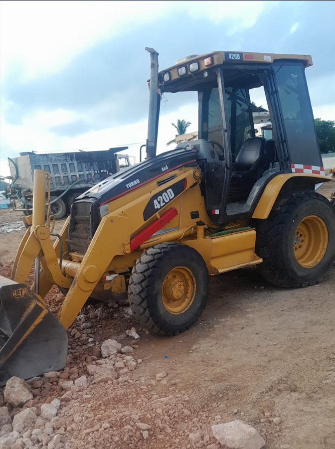 camiones y vehiculos pesados - Retroexcavadora Caterpillar 420-D 0