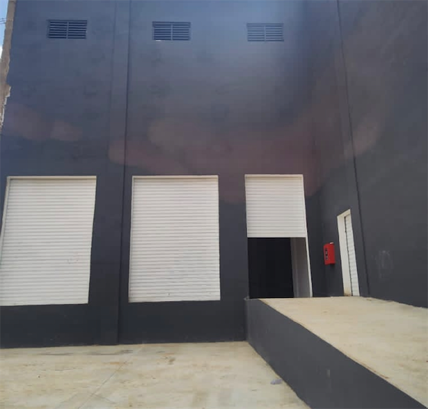 oficinas y locales comerciales - Nave céntrica con buen espacio 6
