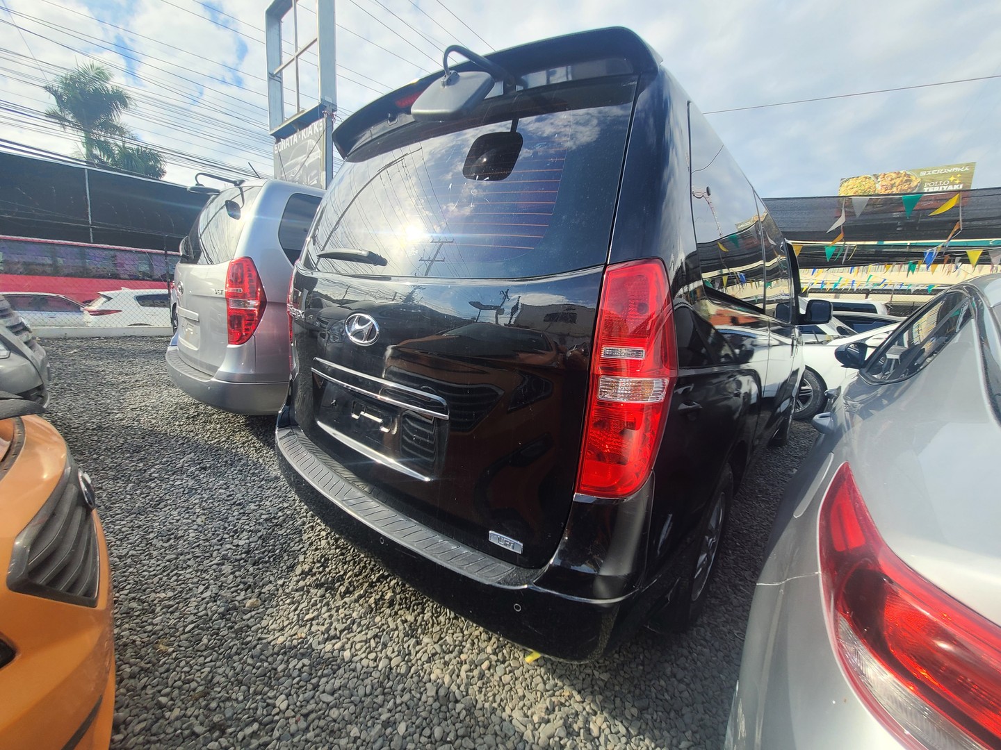 jeepetas y camionetas - HYUNDAI GRAND STAREX 2017 NEGRADESDE: RD$1,150.100 6
