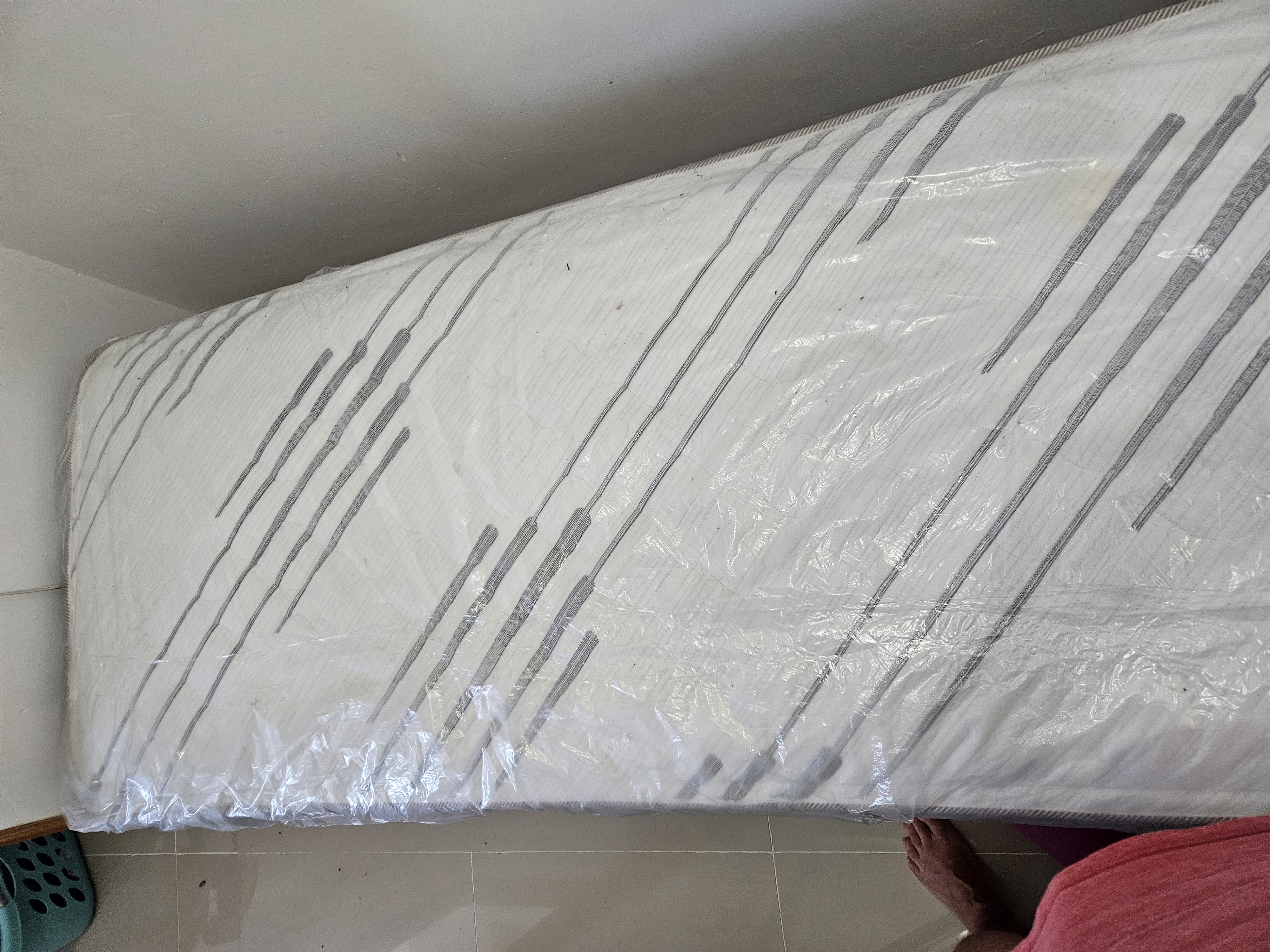 muebles y colchones - Camita twin para cuarto de servicio  1