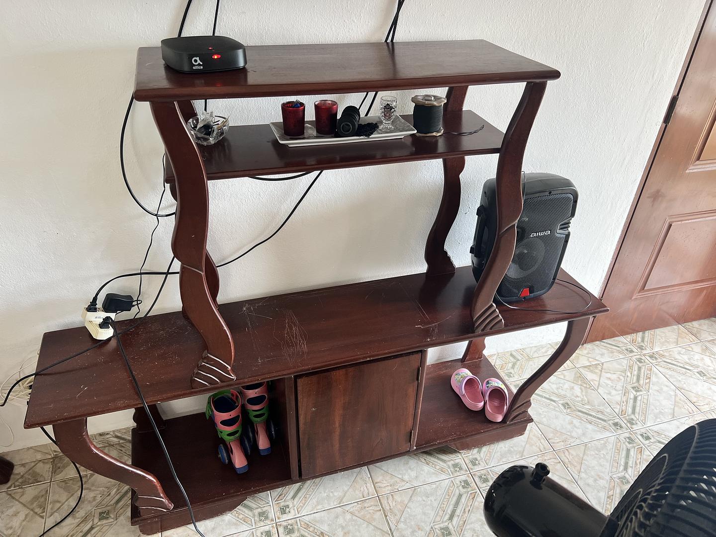 muebles y colchones - Estante en andiroba 1
