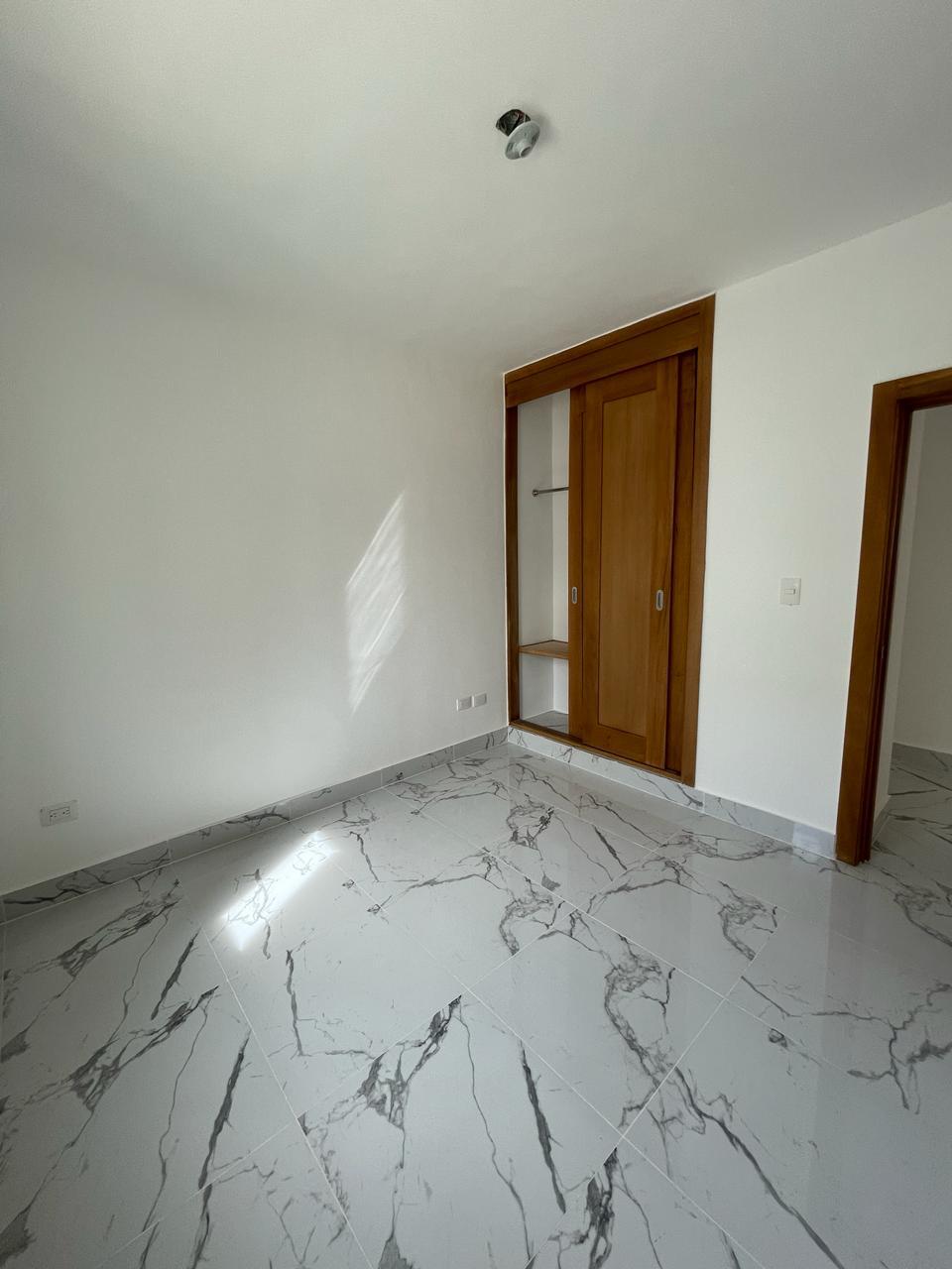 apartamentos - APARTAMENTO EN VENTA EN LOS RIELES DE GURABO. 4